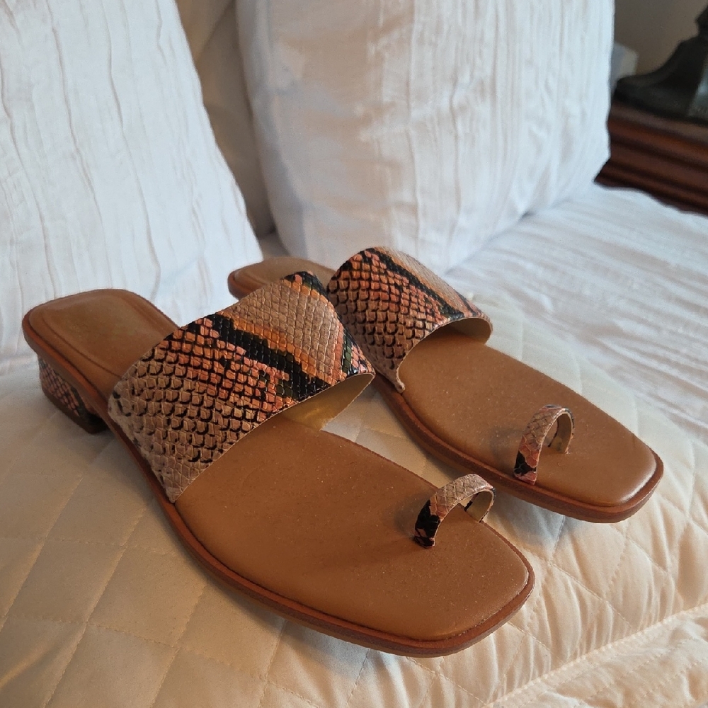 Vince Camuto Chic Snake Print Sandals Sz 9